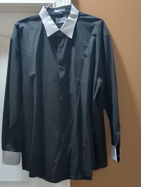 Men's Classic Black Button-Up Shirt with White Contrast Collar  Size  3XL